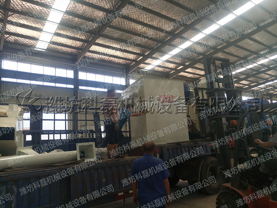 襄(xiang)阳用裕橡(xiàng)胶制造有(you)限公司(急(jí)速版)攪拌(ban)、輸送整套(tao)設備發貨(huò)實拍 螺旋(xuan)輸送 絞龍(lóng) 料倉 攪拌(bàn)站 第3張