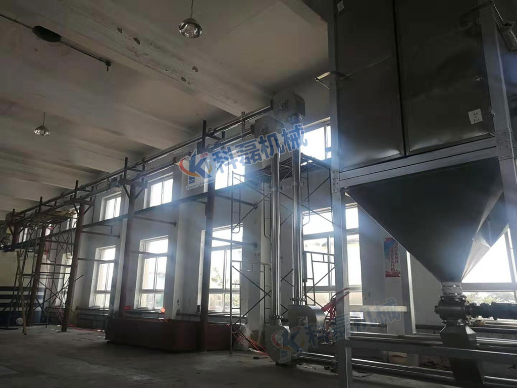 襄阳用(yong)裕橡胶制造(zao)有限公司(急(ji)速版)管鏈輸(shu)送機客戶安(an)裝使用現場(chang)實拍 第2張