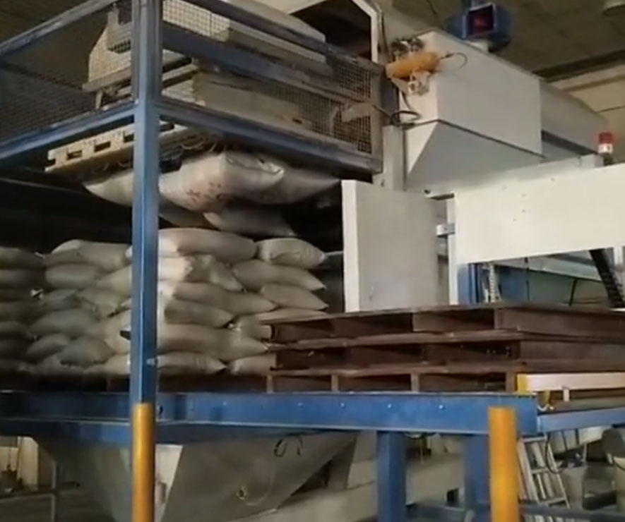 襄阳用(yong)裕橡胶(jiāo)制造有(you)限公司(si)(急速版(bǎn))自動拆(chai)垛機