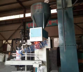 襄阳用(yòng)裕橡胶制造有限(xian)公司(急速版)敞口(kou)袋包裝秤包裝機(jī)使用現場實拍